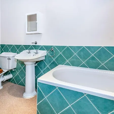 Old Slade Cottage - Train To London 30Mins, Heathrow 15Mins Away,Free Parking - En-Suit Rooms West Drayton  Exterior foto