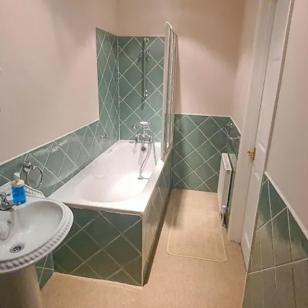 Old Slade Cottage - Train To London 30Mins, Heathrow 15Mins Away,Free Parking - En-Suit Rooms West Drayton  Habitación foto